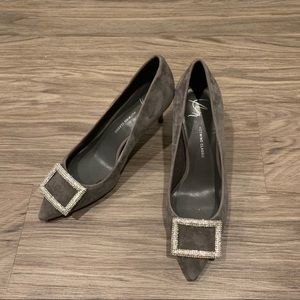 Hotwind gray pointed toe pumps, size 6.5
